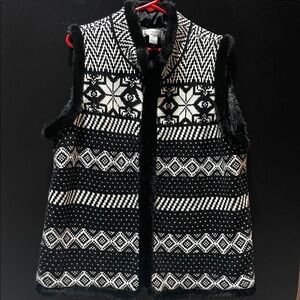 CJ Banks Black and White Geometric Women's Vest